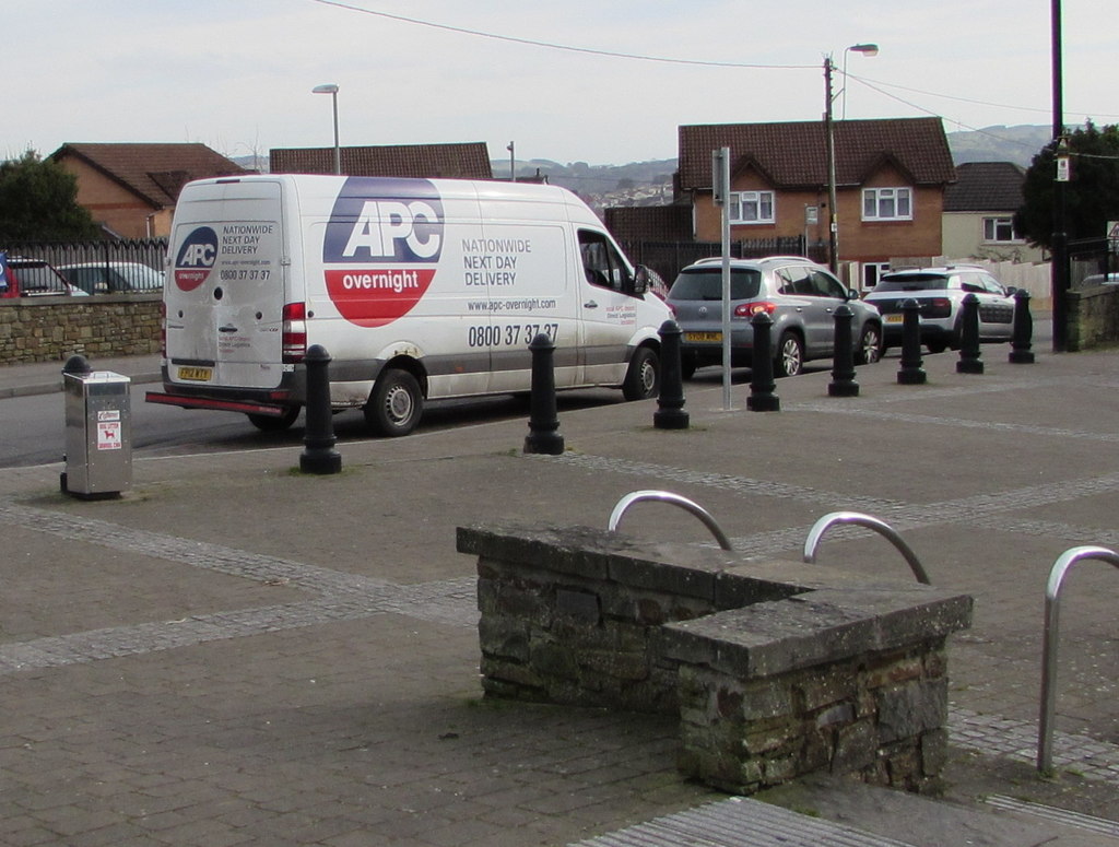 An APC Overnight delivery van on Penallta Road, Gelligaer