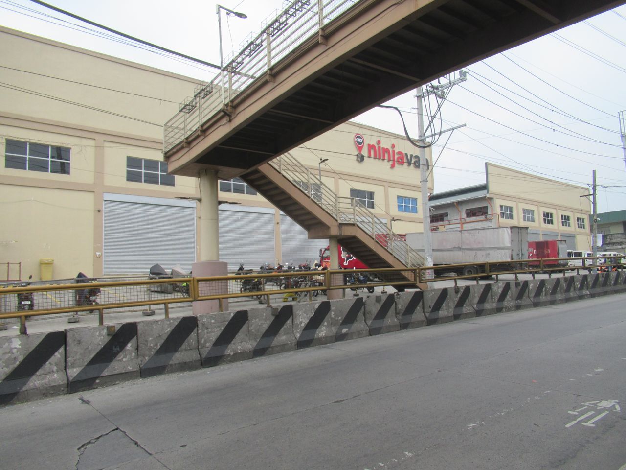 A Ninja Van outlet in Novaliches, Philippines